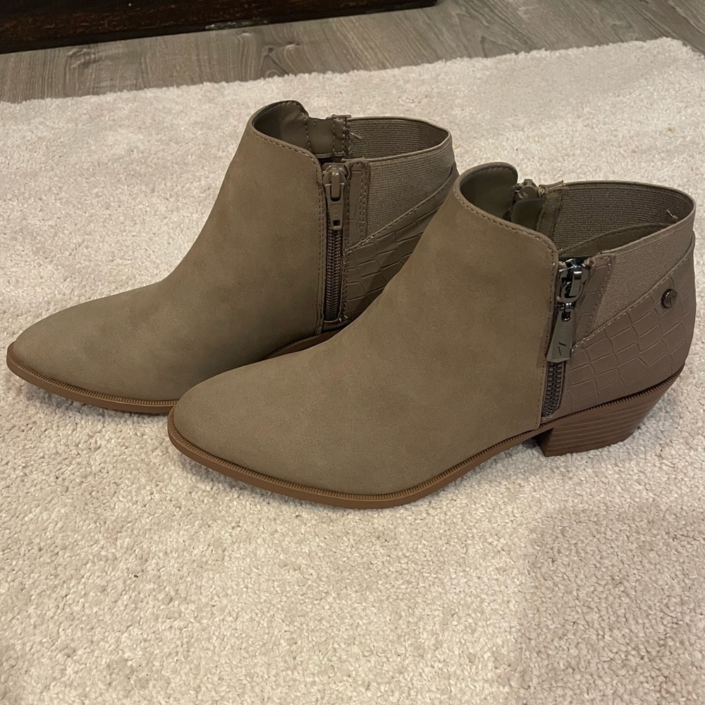 Simply Vera Wang Ankle Booties